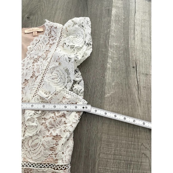 Hidden Label Creme Lace Dress size Medium - Picture 4 of 6